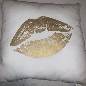 Decorative pillows